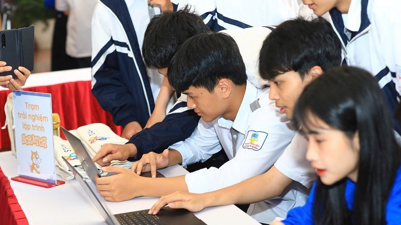 Điện Biên quyết liệt thúc đẩy chuyển đổi số đến từng người dânĐiện Biên quyết liệt thúc đẩy chuyển đổi số đến từng người dân